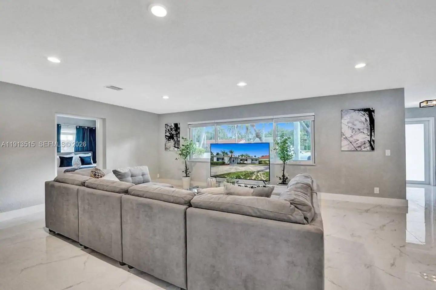 1241 Hollywood Boulevard Property Photo 14