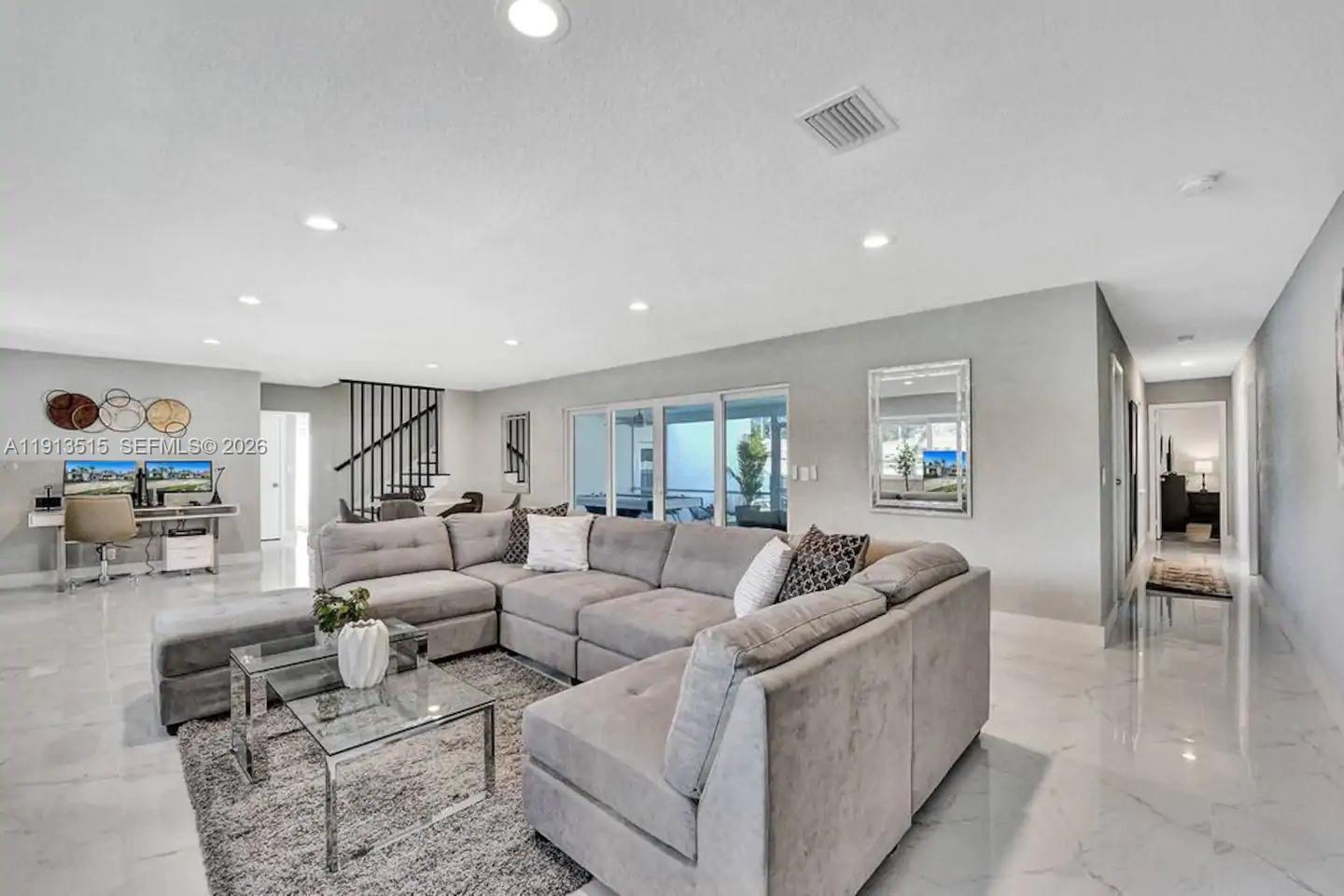 1241 Hollywood Boulevard Property Photo 15