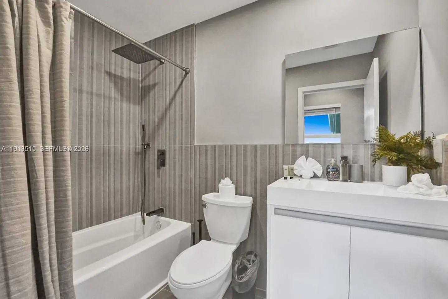 1241 Hollywood Boulevard Property Photo 33