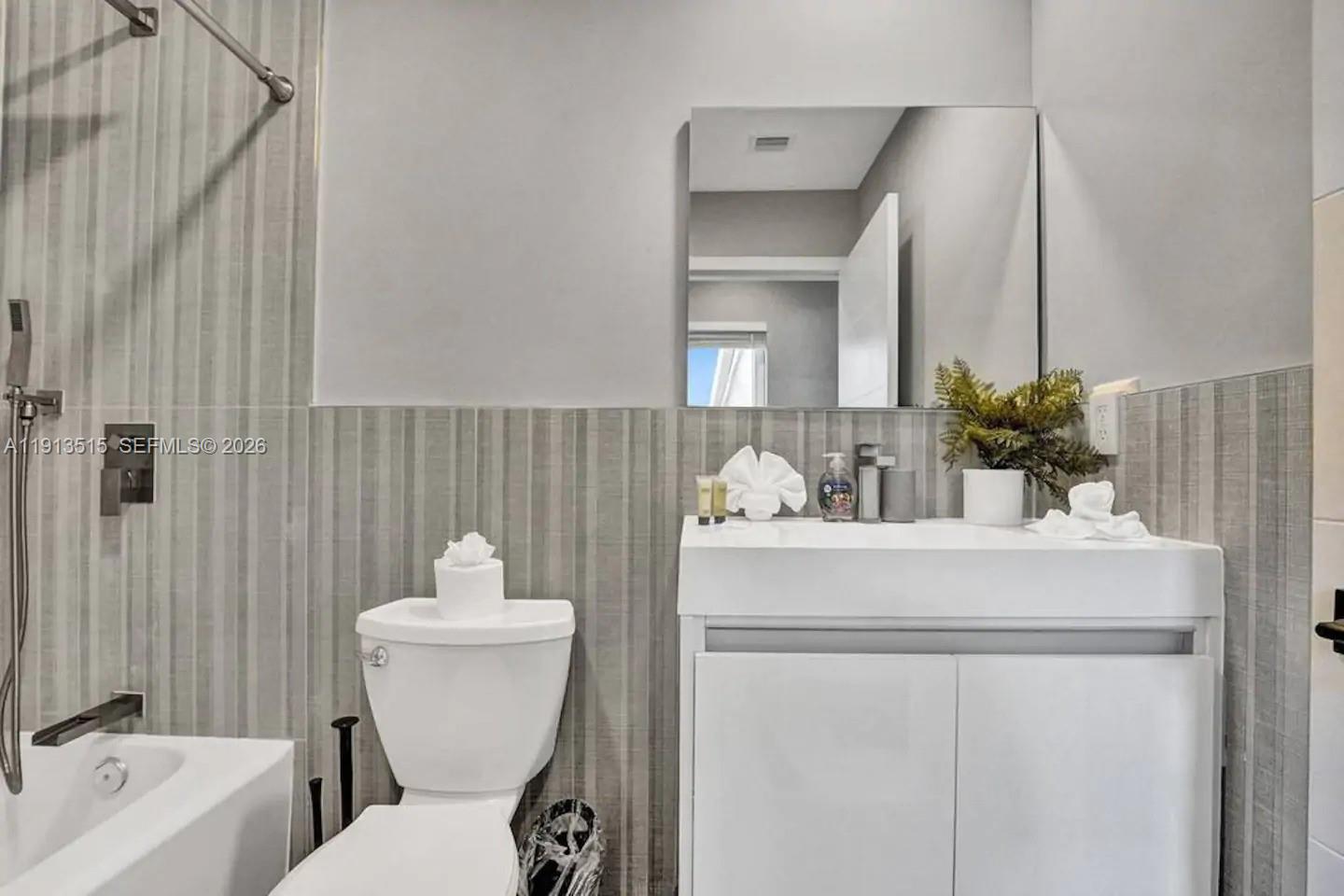 1241 Hollywood Boulevard Property Photo 34