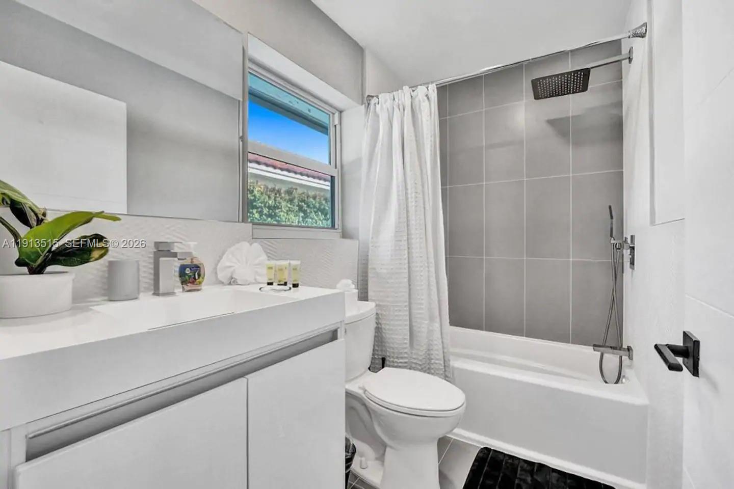 1241 Hollywood Boulevard Property Photo 39