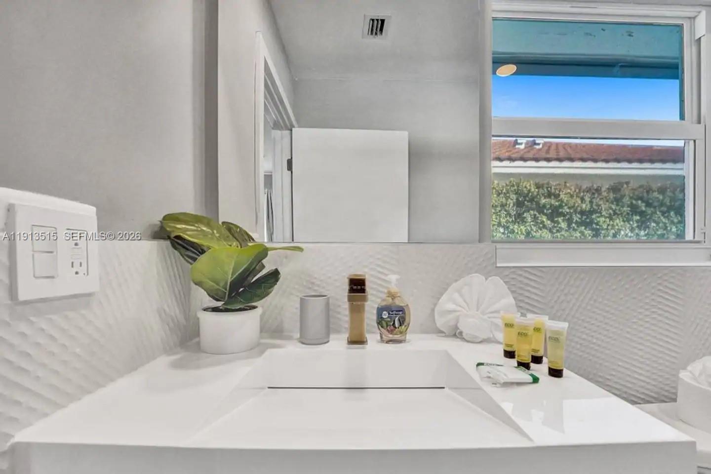 1241 Hollywood Boulevard Property Photo 41