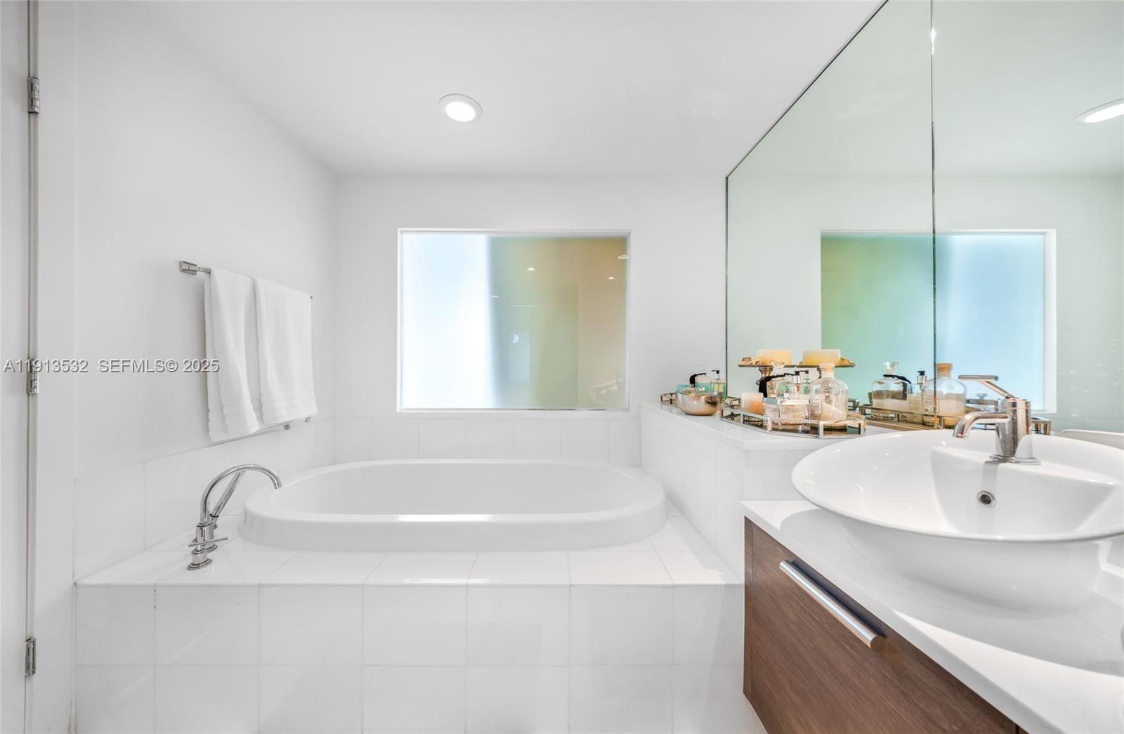 A11913532 Property Photo 25