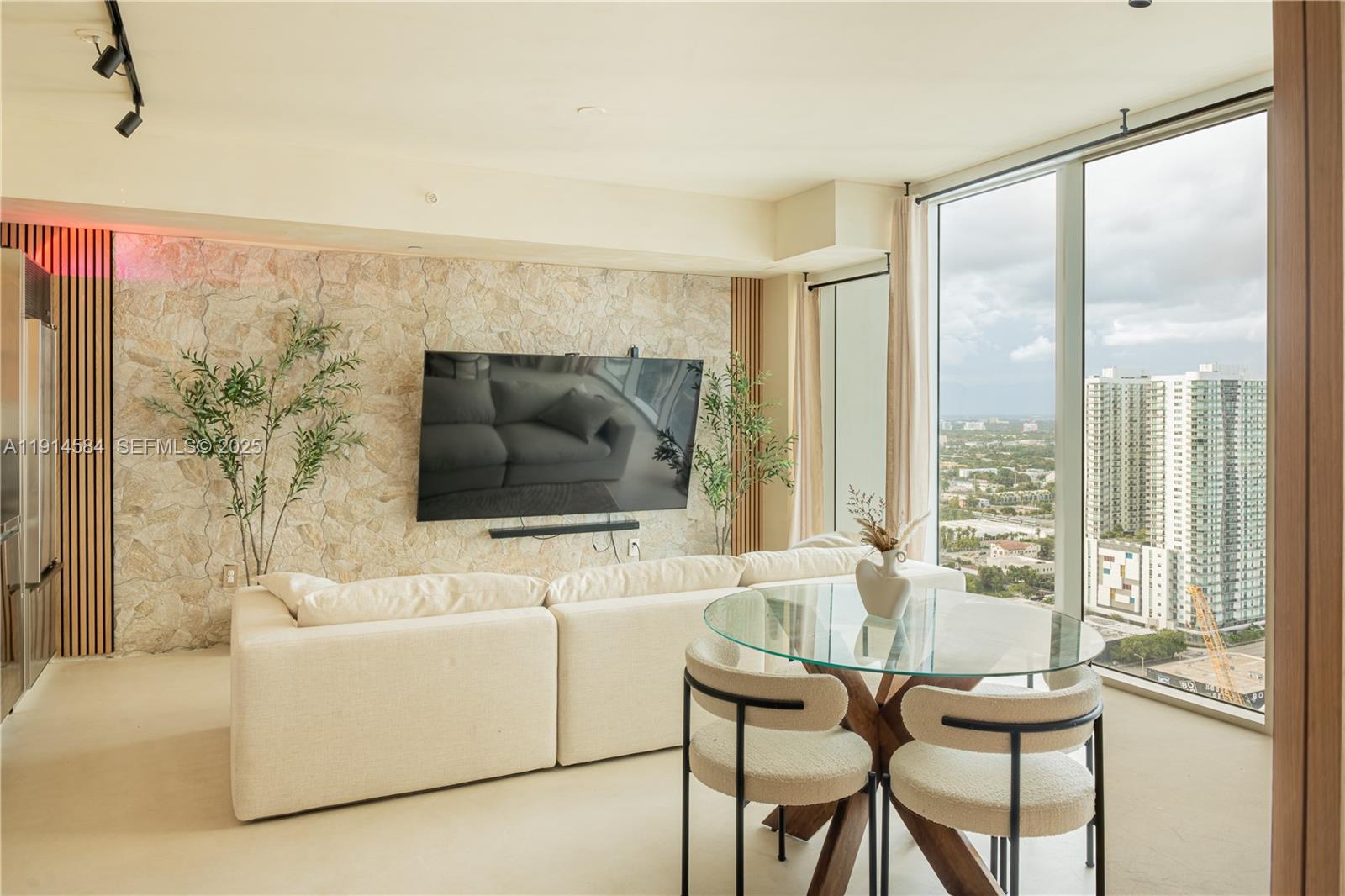 1040 Biscayne Boulevard 2905 Property Photo 15