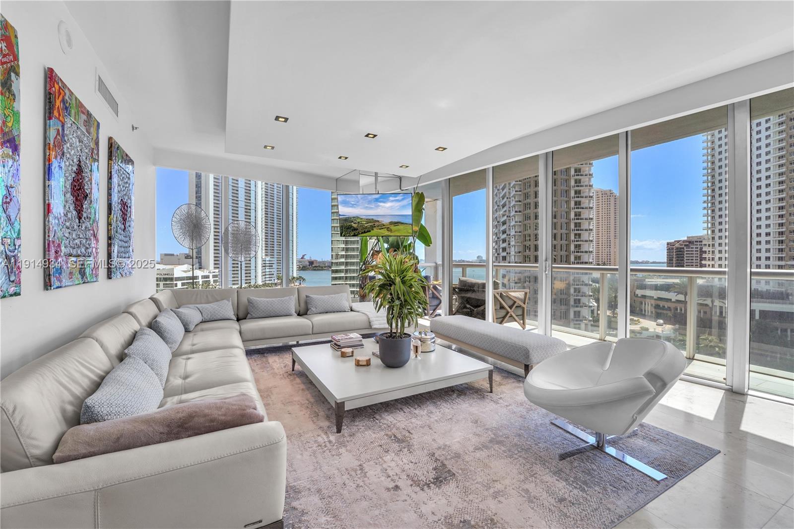 465 Brickell Avenue 1001 Property Photo 2