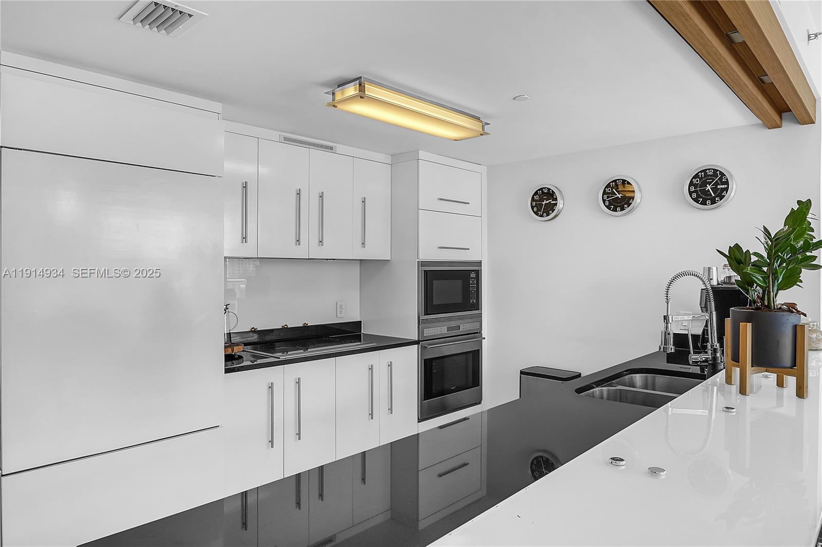 465 Brickell Avenue 1001 Property Photo 13