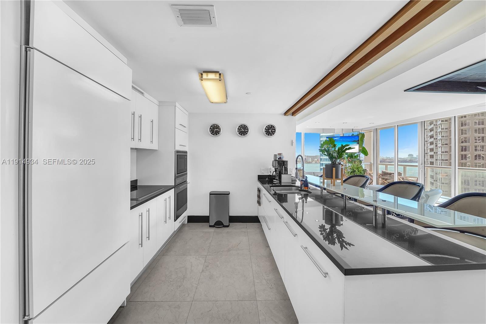 465 Brickell Avenue 1001 Property Photo 14