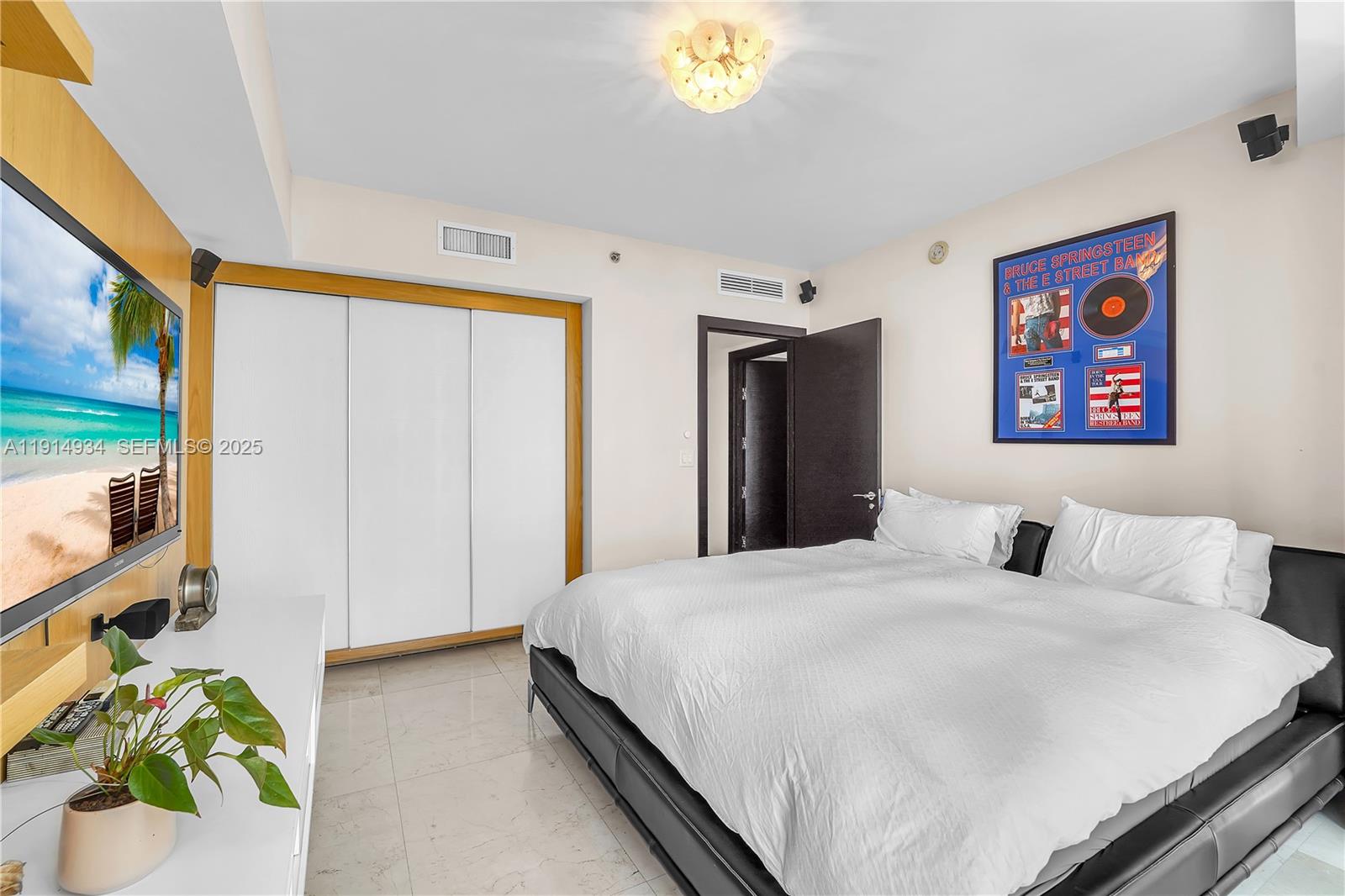 465 Brickell Avenue 1001 Property Photo 30