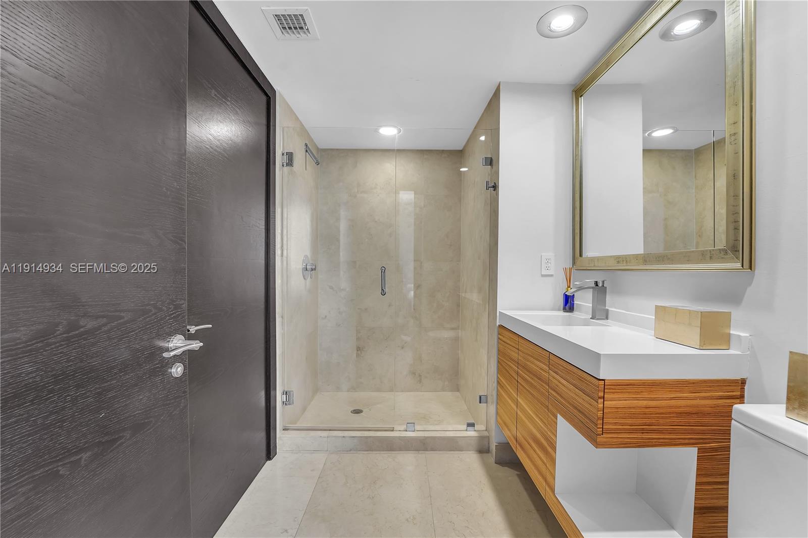 465 Brickell Avenue 1001 Property Photo 31