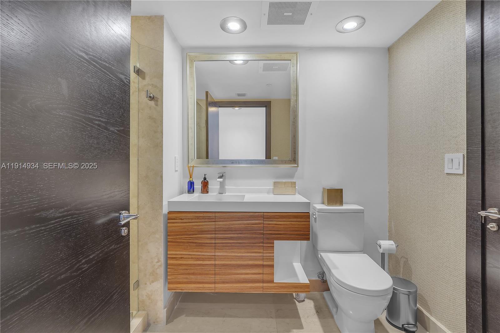465 Brickell Avenue 1001 Property Photo 32