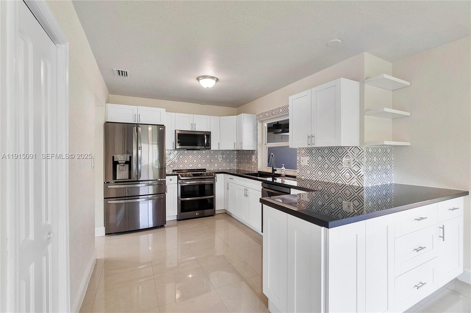 3880 Coral Hills Drive Property Photo 3
