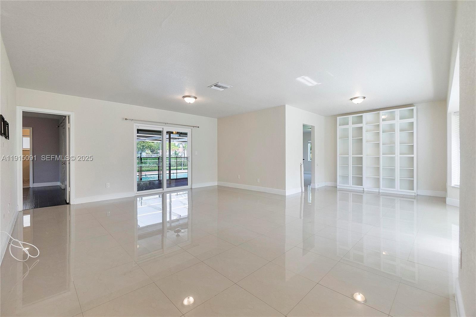 3880 Coral Hills Drive Property Photo 4