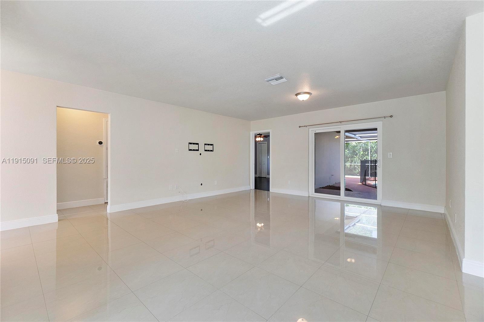 3880 Coral Hills Drive Property Photo 5