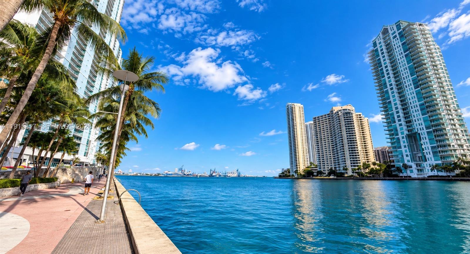 300 S Biscayne Boulevard T-2407 Property Photo 5