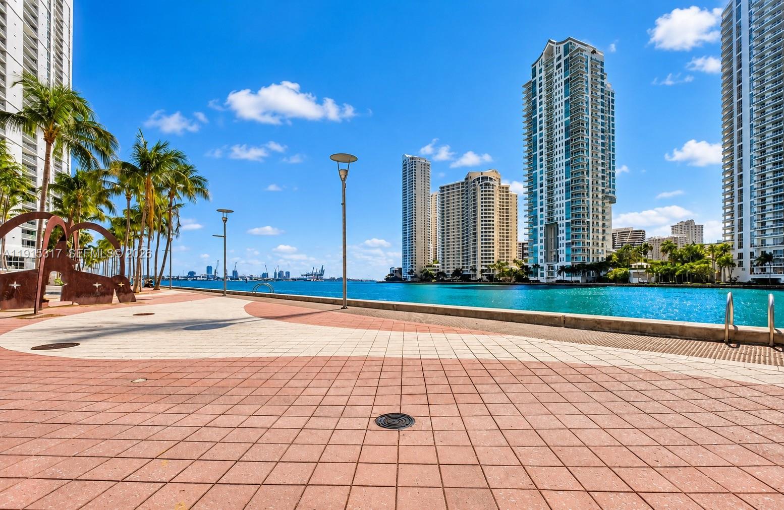 300 S Biscayne Boulevard T-2407 Property Photo 7