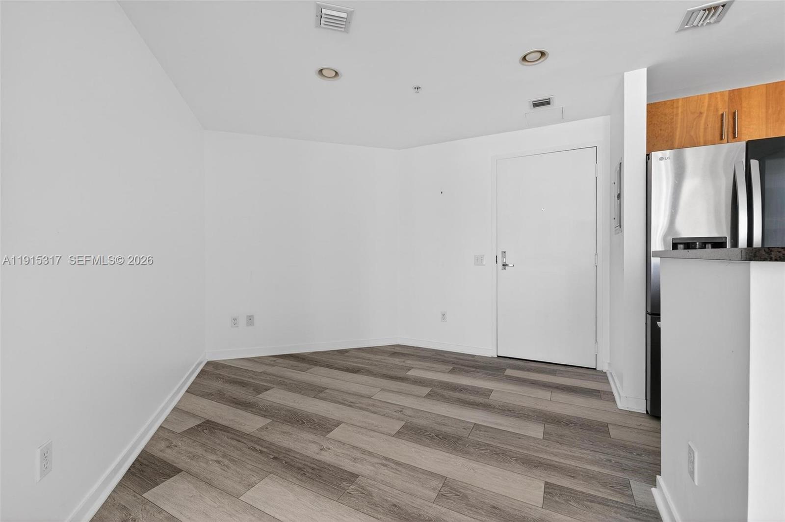 300 S Biscayne Boulevard T-2407 Property Photo 9