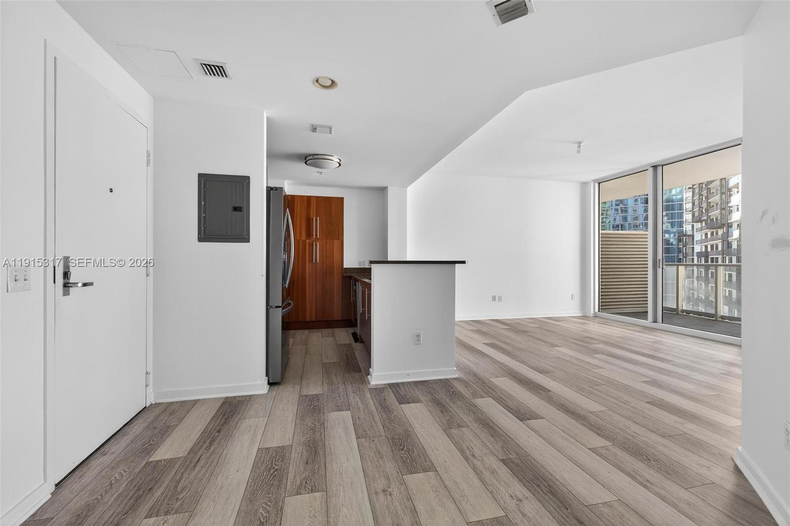 300 S Biscayne Boulevard T-2407 Property Photo 10