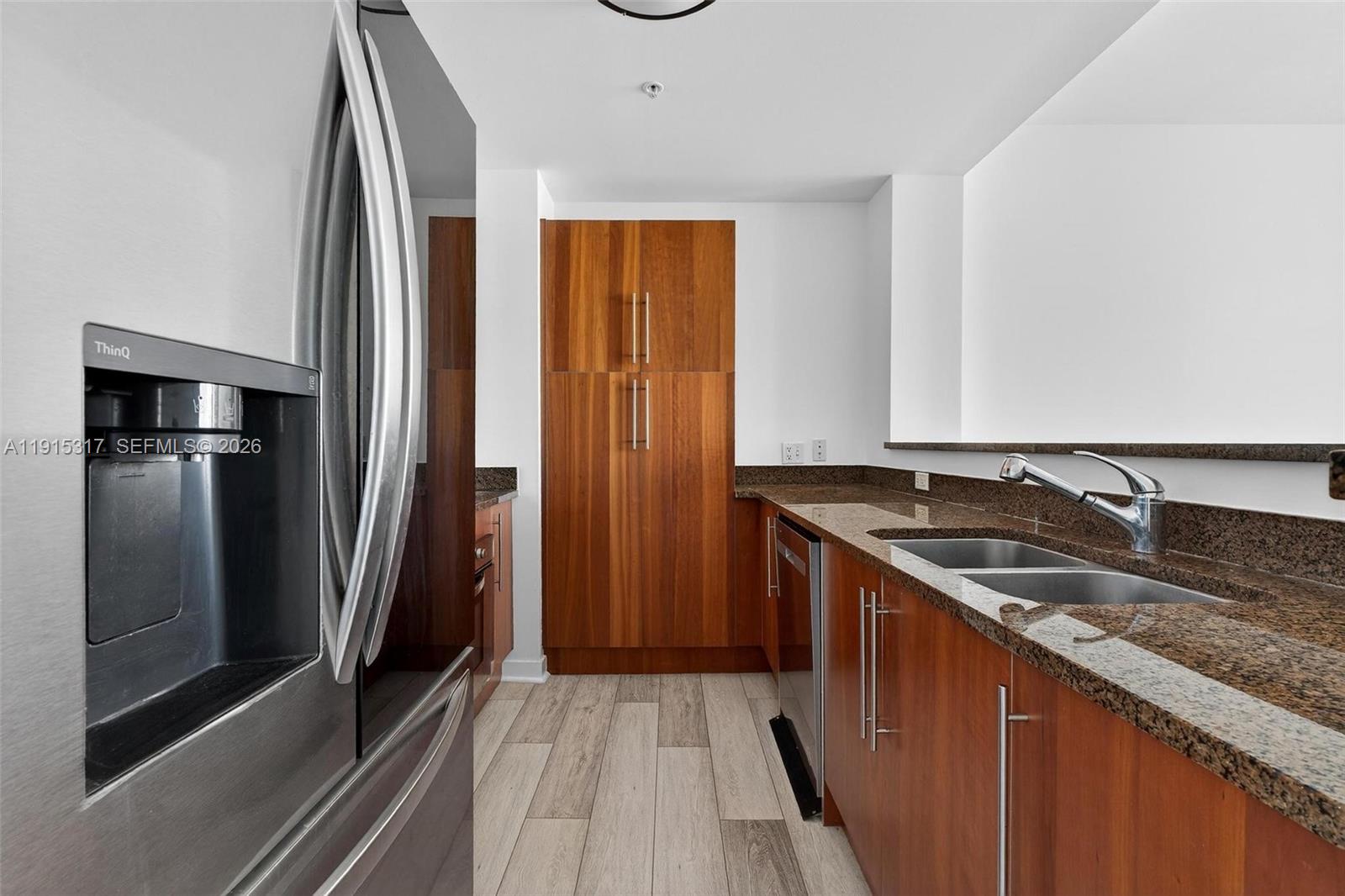 300 S Biscayne Boulevard T-2407 Property Photo 11