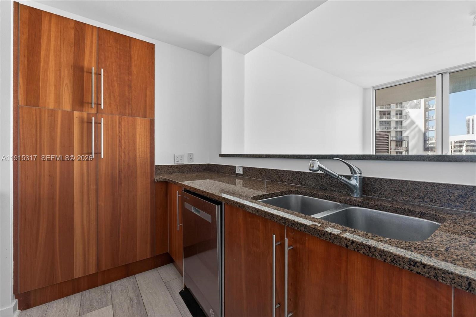 300 S Biscayne Boulevard T-2407 Property Photo 12