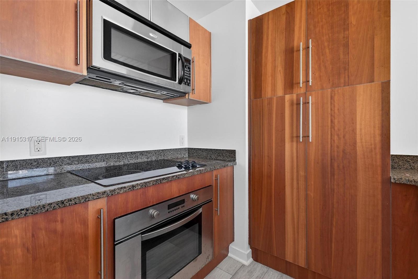 300 S Biscayne Boulevard T-2407 Property Photo 13