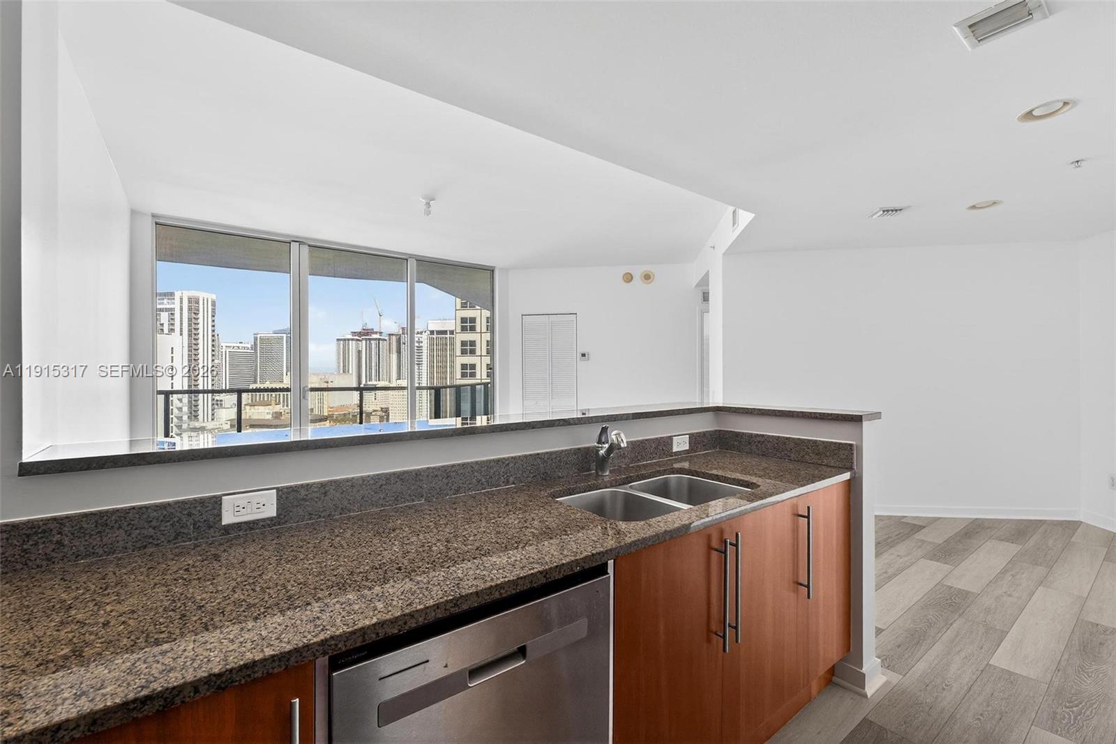 300 S Biscayne Boulevard T-2407 Property Photo 14