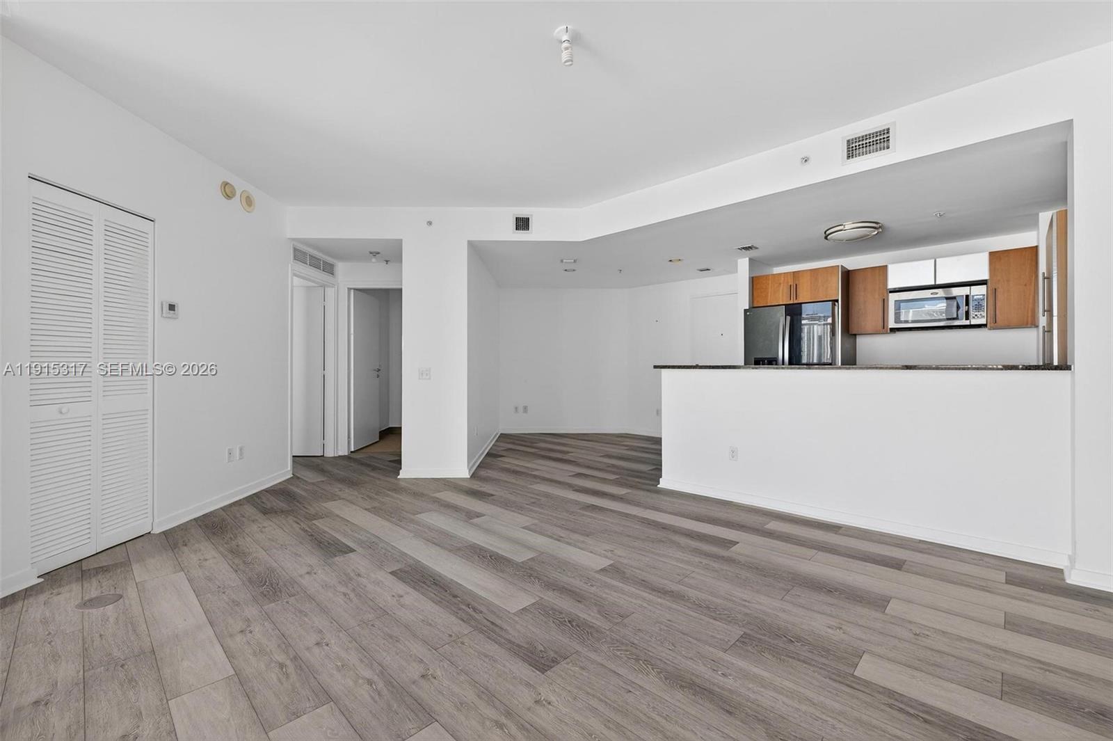 300 S Biscayne Boulevard T-2407 Property Photo 18