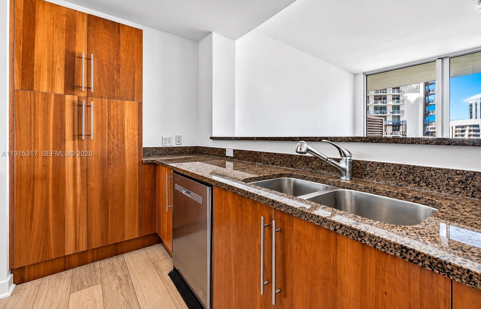 300 S Biscayne Boulevard T-2407 Property Photo 18