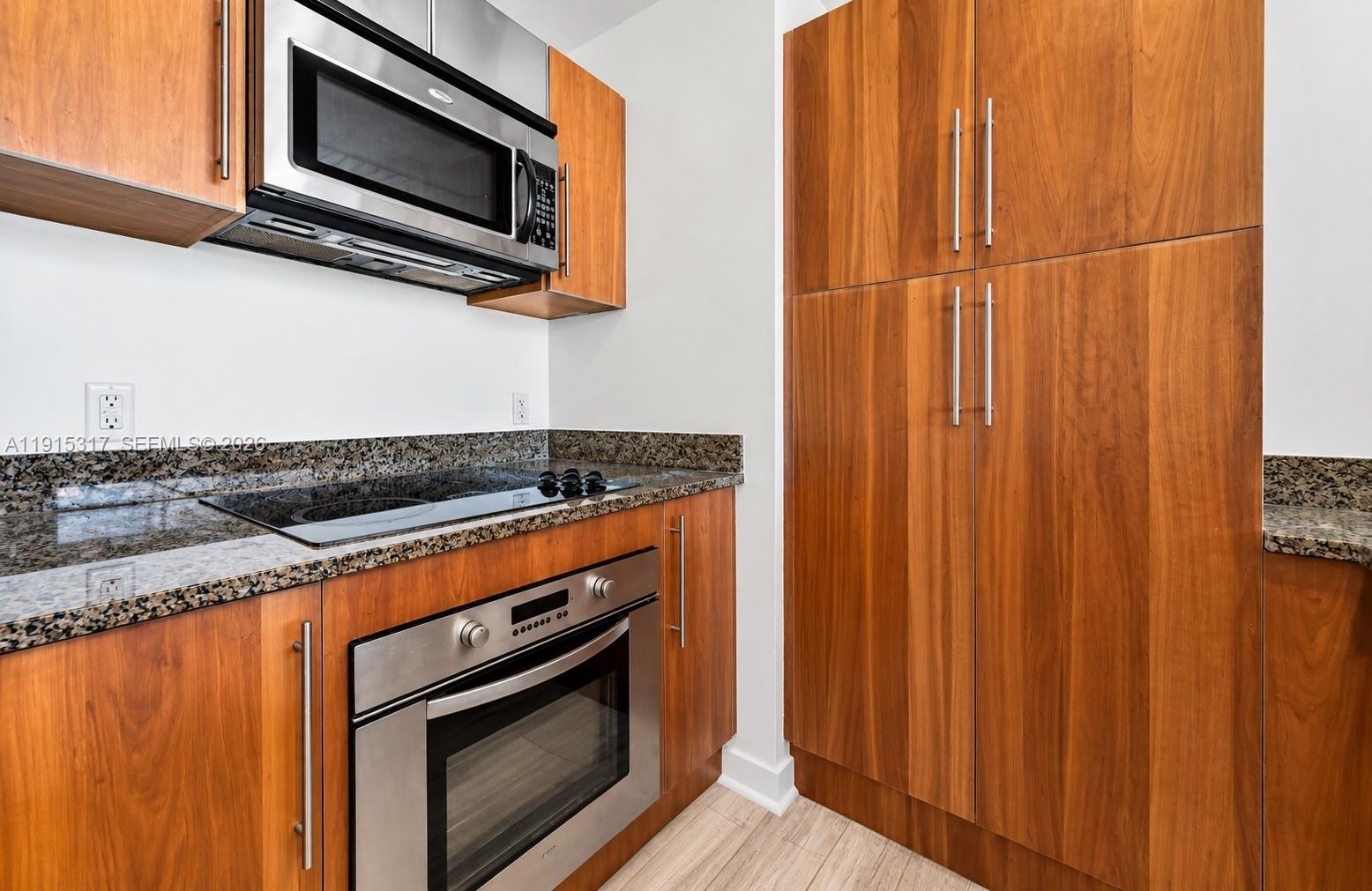300 S Biscayne Boulevard T-2407 Property Photo 19