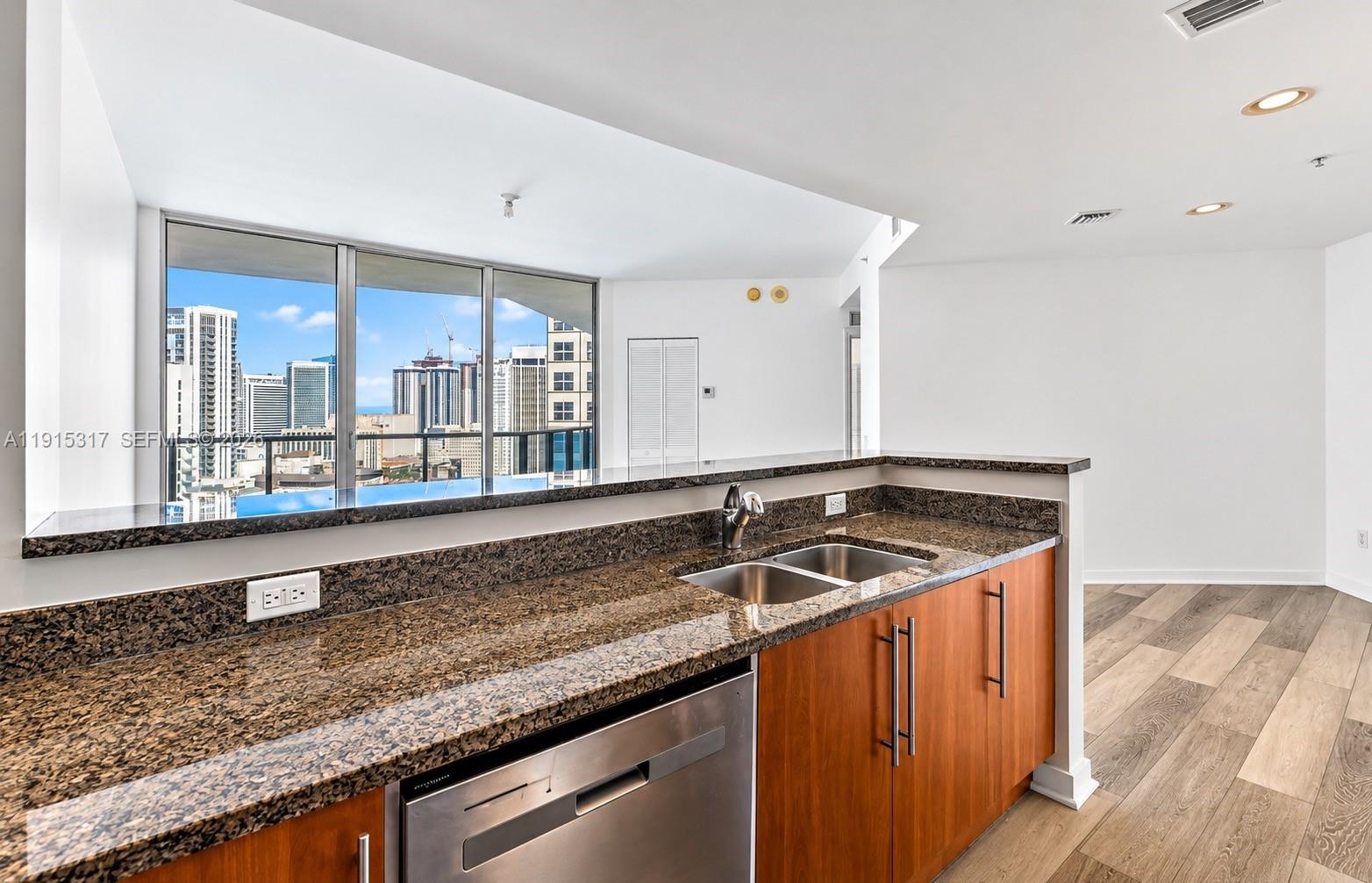 300 S Biscayne Boulevard T-2407 Property Photo 20