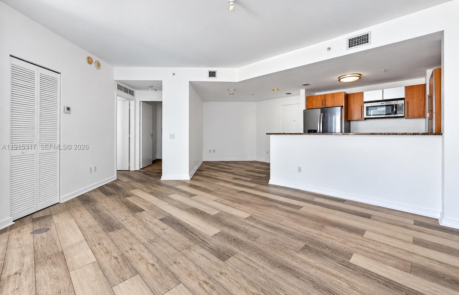 300 S Biscayne Boulevard T-2407 Property Photo 24