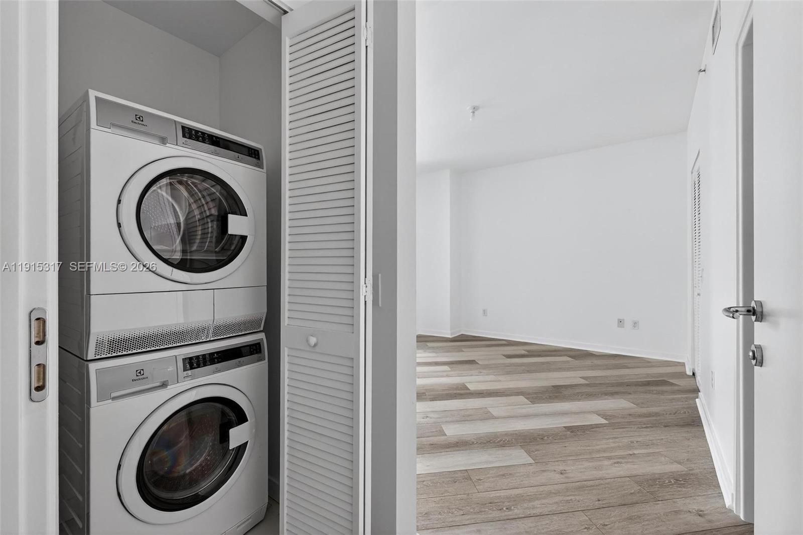 300 S Biscayne Boulevard T-2407 Property Photo 26