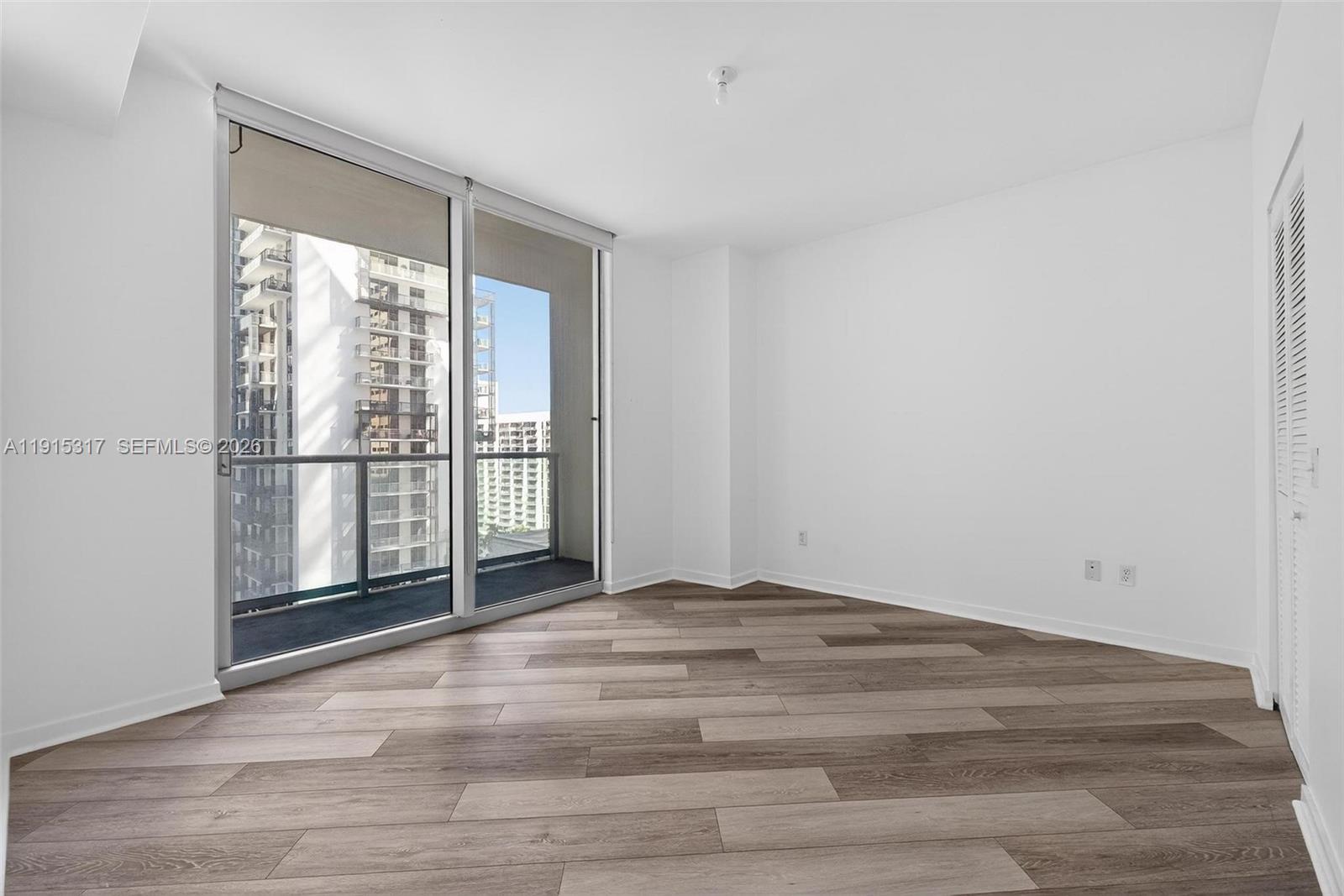 300 S Biscayne Boulevard T-2407 Property Photo 27