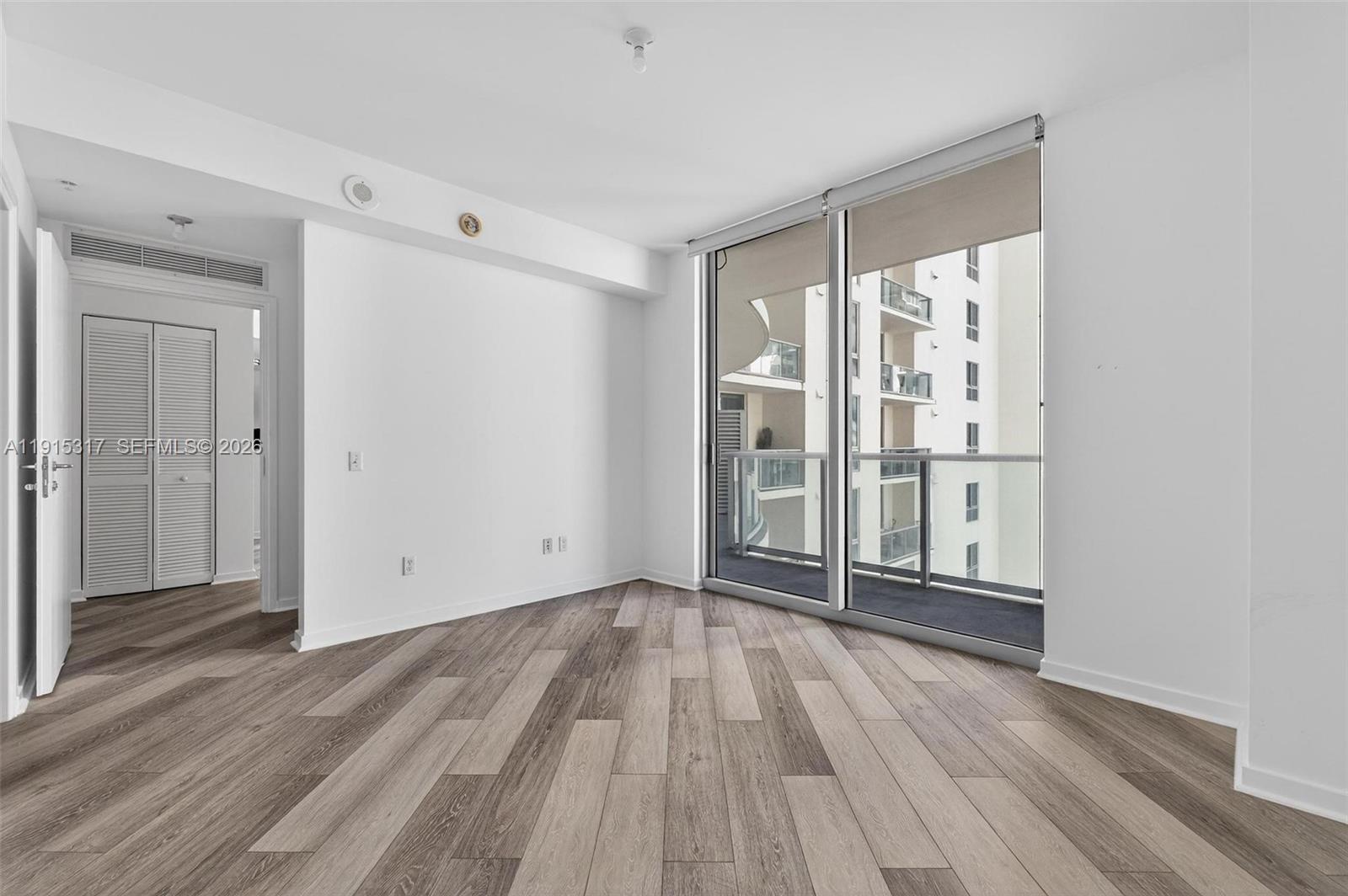 300 S Biscayne Boulevard T-2407 Property Photo 29