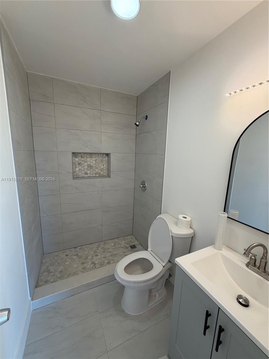 440 E 23rd Street 1305 Property Photo 6