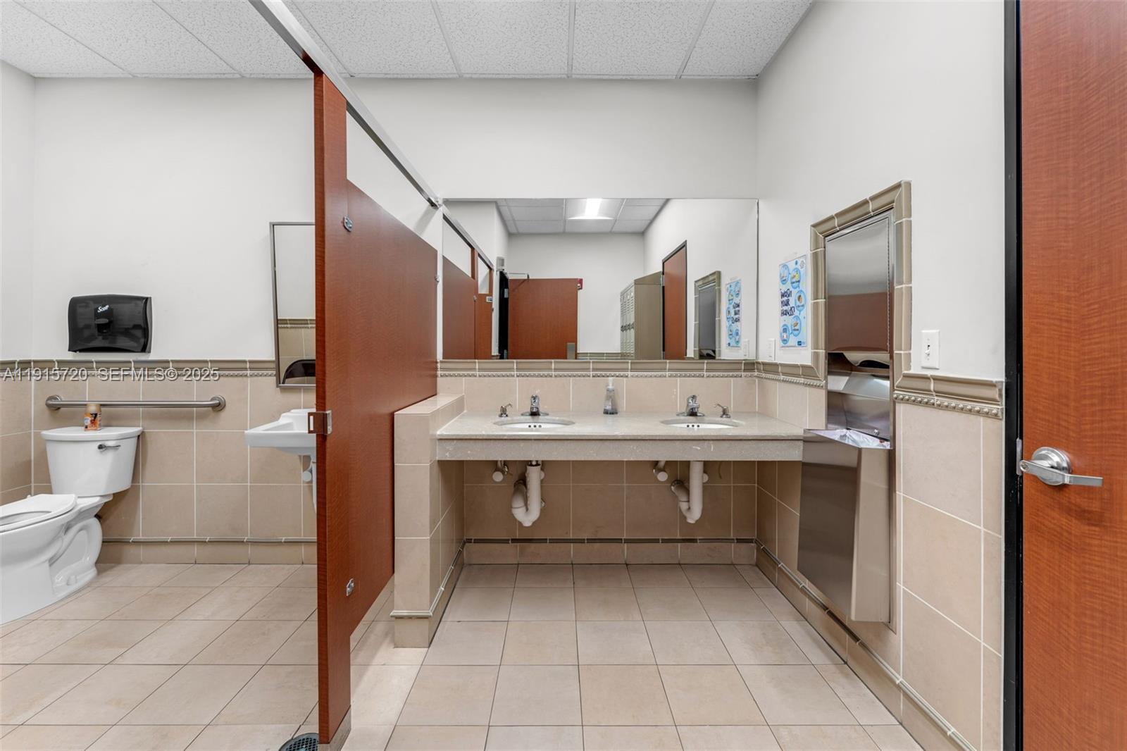 6850 Lyons Technology Circle Property Photo 8