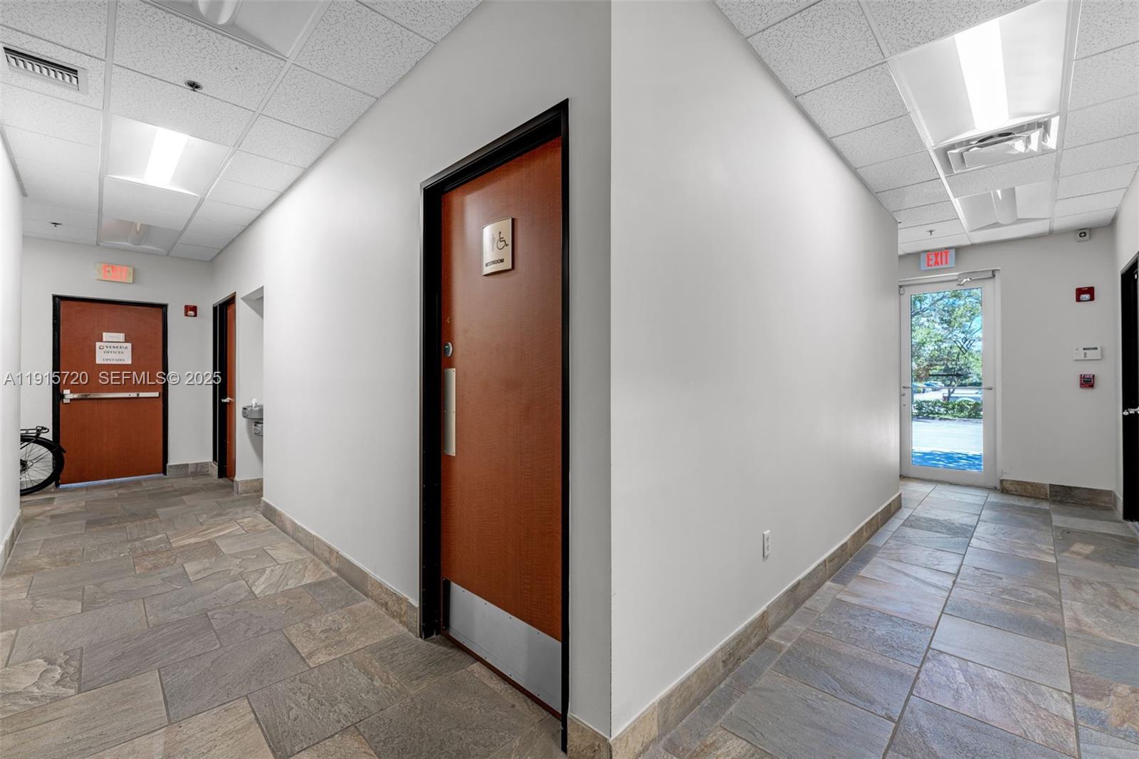 6850 Lyons Technology Circle Property Photo 14