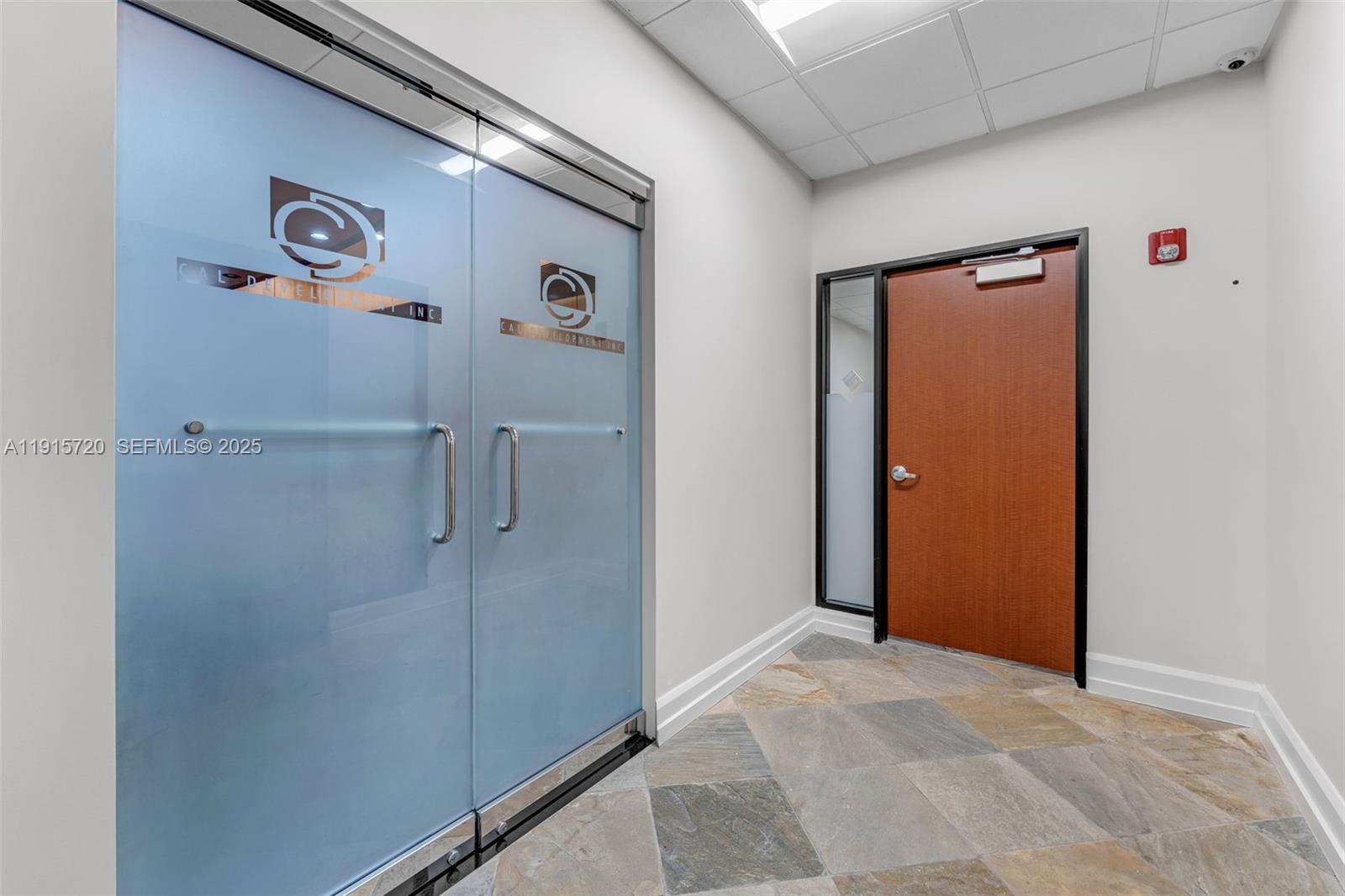 6850 Lyons Technology Circle Property Photo 24