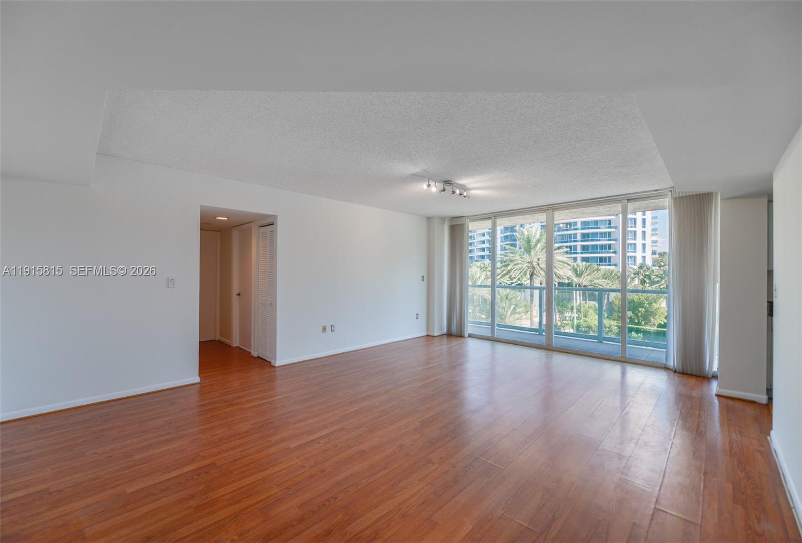 5900 Collins Avenue 506 Property Photo 3