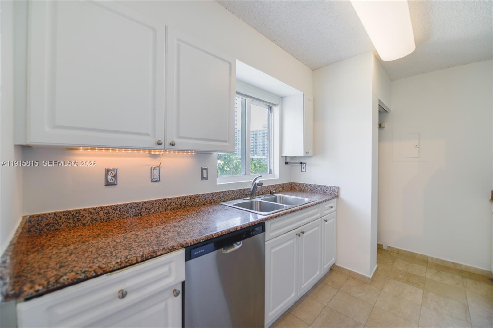 5900 Collins Avenue 506 Property Photo 5