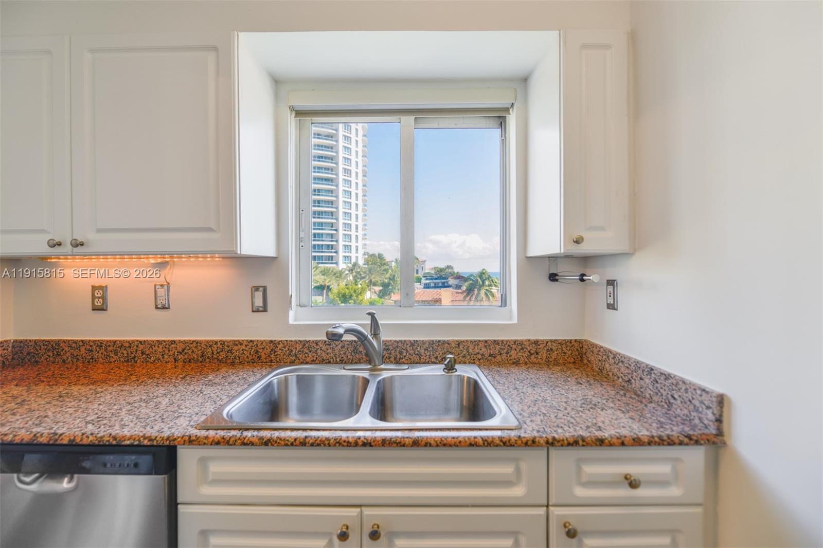 5900 Collins Avenue 506 Property Photo 6