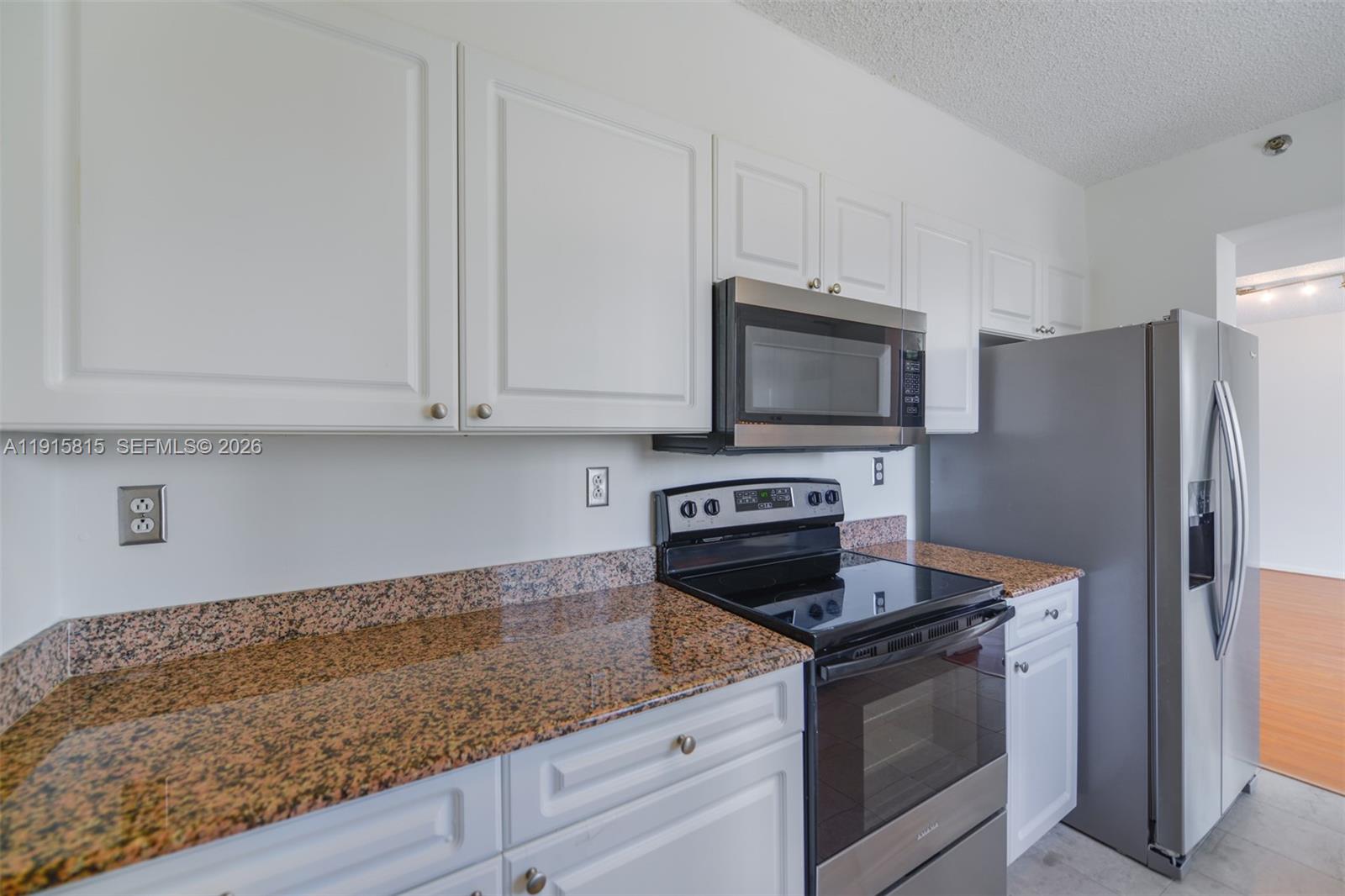 5900 Collins Avenue 506 Property Photo 7