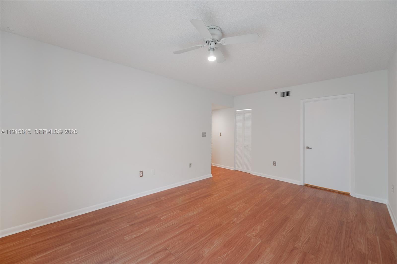 5900 Collins Avenue 506 Property Photo 11