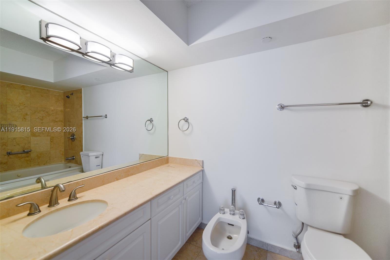 5900 Collins Avenue 506 Property Photo 13