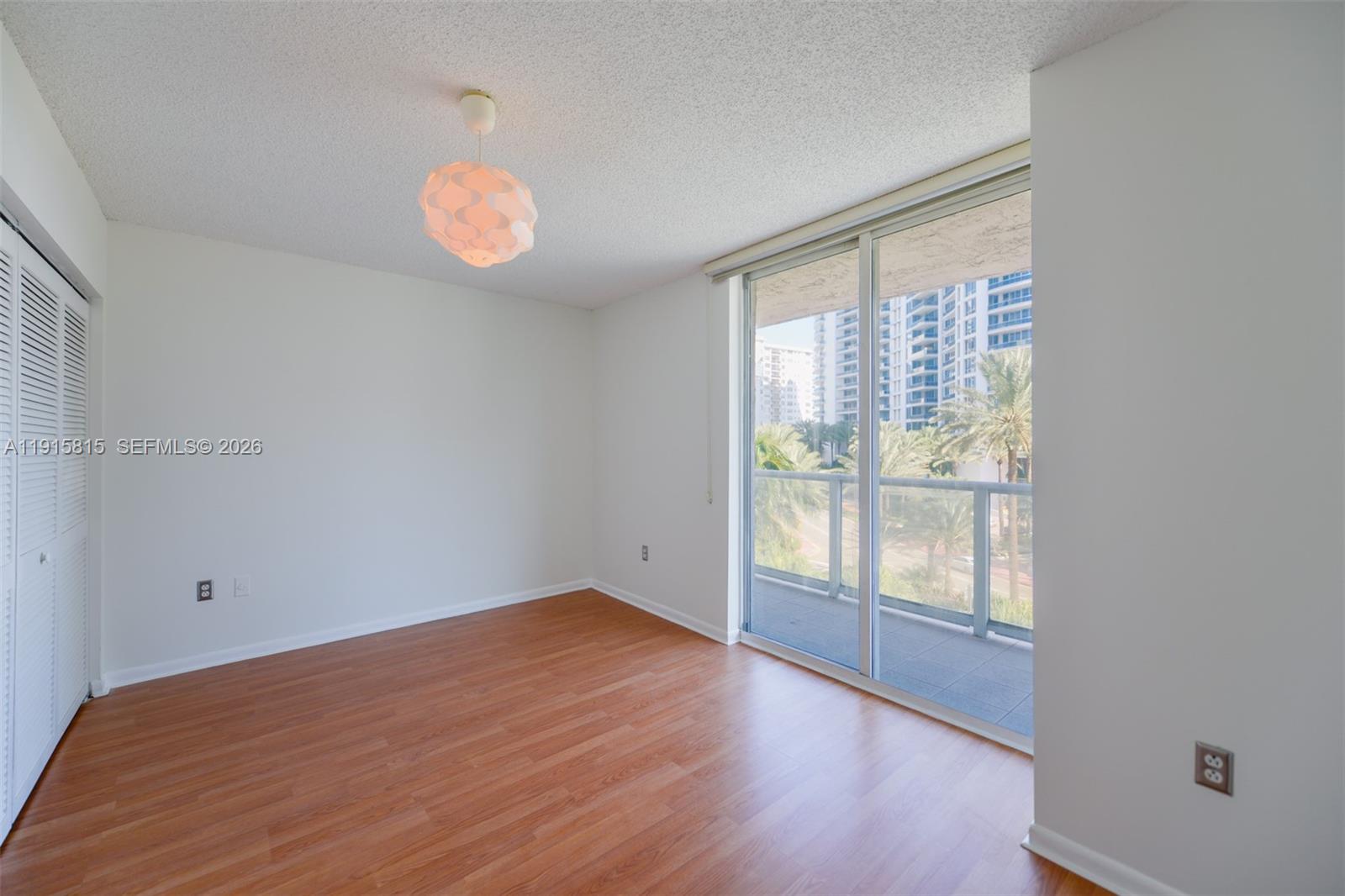 5900 Collins Avenue 506 Property Photo 15