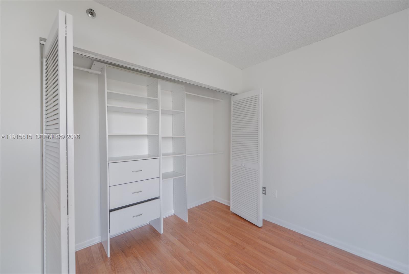 5900 Collins Avenue 506 Property Photo 17