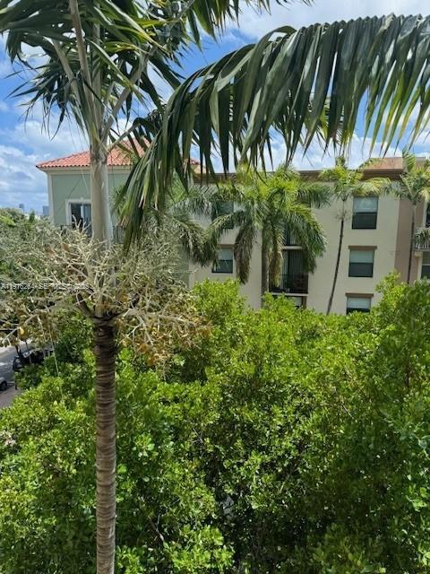 1919 Van Buren Street 516A