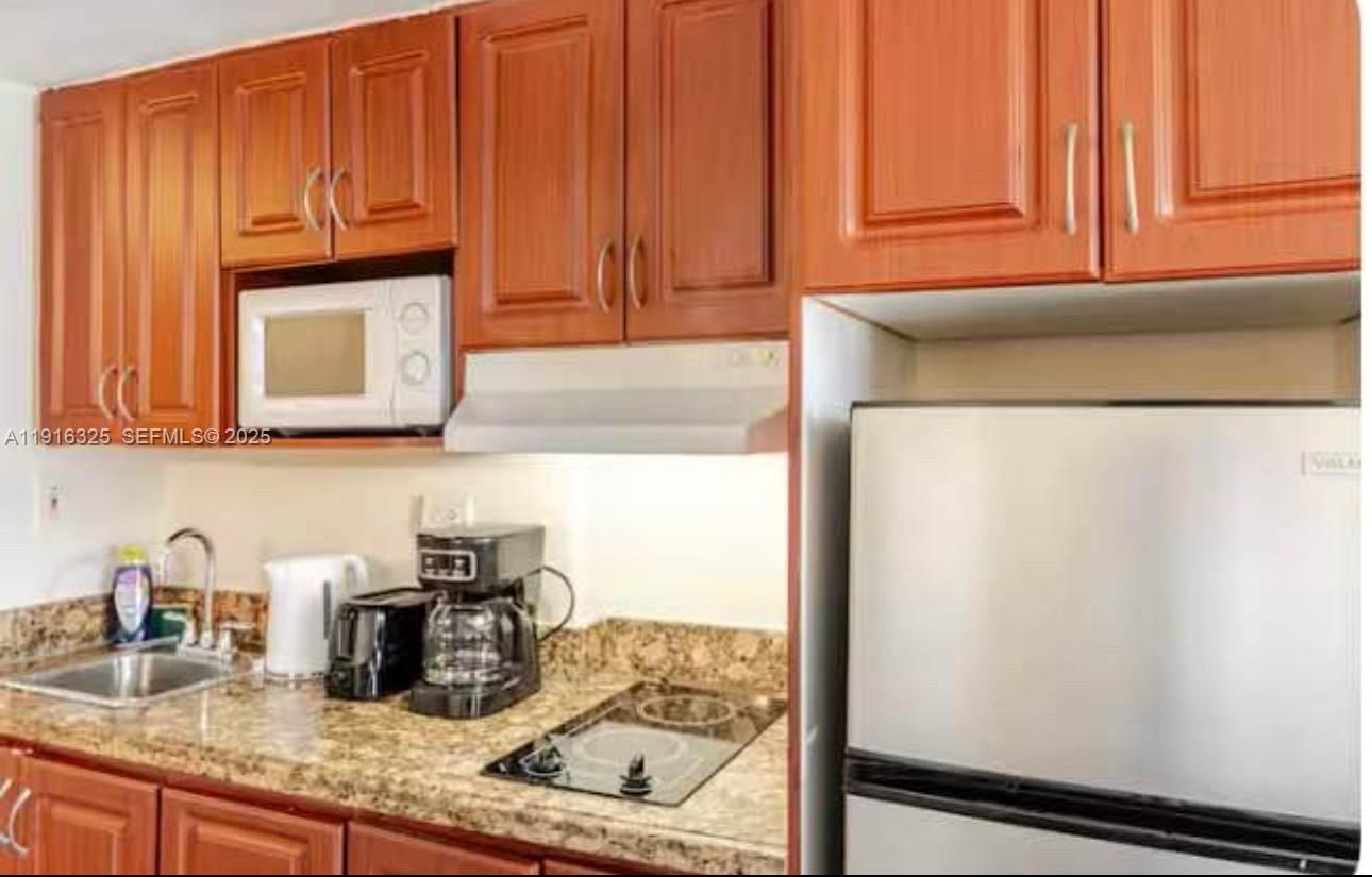 19201 Collins Avenue 733 Property Photo 4