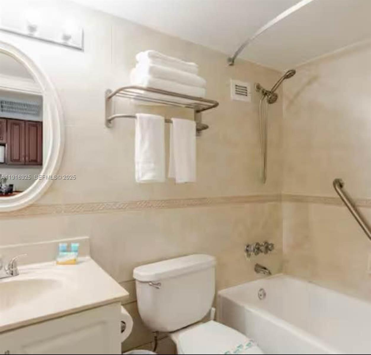 19201 Collins Avenue 733 Property Photo 5