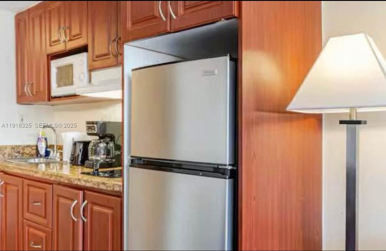 19201 Collins Avenue 733 Property Photo 6