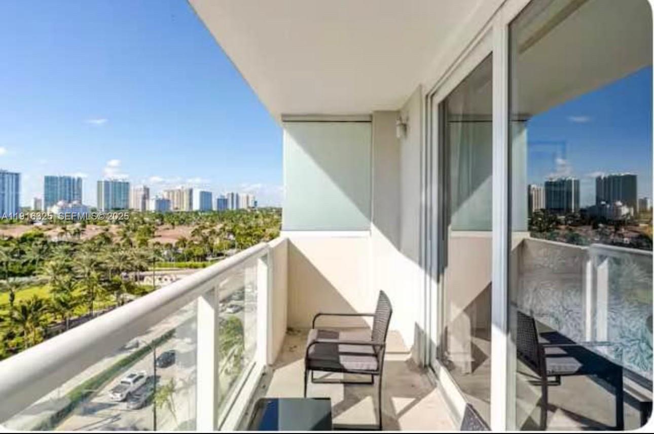19201 Collins Avenue 733 Property Photo 7